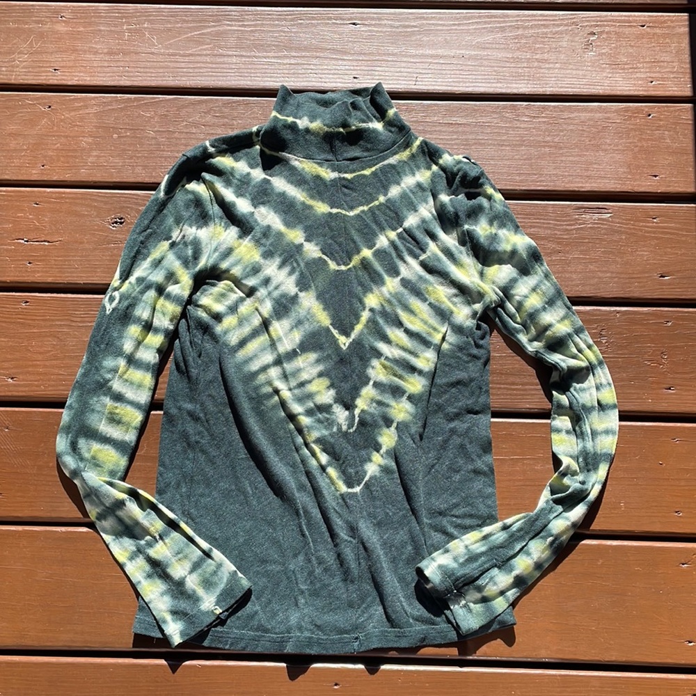 We The Free green tie dye turtle neck long sleeve, size large